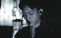 무대 올라가기전 기도하는 첸