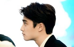 경수는 왜 옆모습도 잘 생겼징