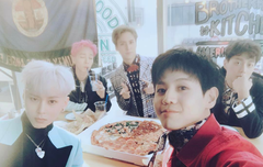 단체사진 올라옴 와