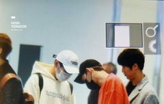 하네다 공항서 운동화 자랑중?