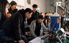 [7호실] 새 스틸컷, 모니터링하는 태정이