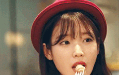 아이유 머리 보고 단발 충동 와서 잘랐는데...