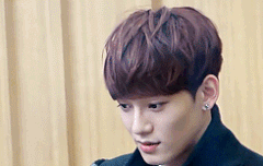 아직 애기라서 병 뚜껑 도 못따징