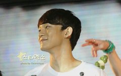 어깨 공룡인형 신기하다.