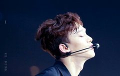 뭔가 행위예술 하는것 같은 사진