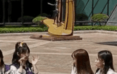 티파니한테 서줍게 인사하는 나연잌ㅋㅋㅋㅋ