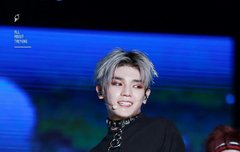 미소짓는 태용이