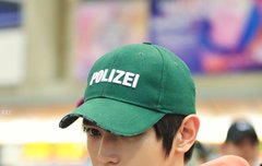 한쪽 눈 가려져도 카리스마 뿜뿜