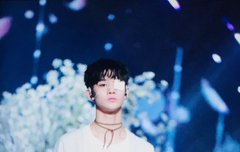 아 진영이 안대 낀 이유가