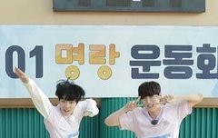 ㅋㅋㅋㅋ자세봐 왜케 귀여워