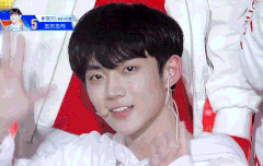 형섭이는 무대에서 더 빛나는 것 같아