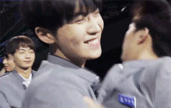 이상황에서 팔짱끼고있기 힘든데