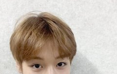 방금 공식계정에 셀카뜸