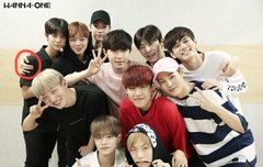 이거 대체 누구손임