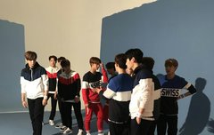 이 순간에도 황제와 판은 수납