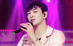 분홍 옷도 잘 어울리면 어쩌자는거야