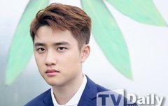 엑소컴백 기자회견 경수 기사사진들