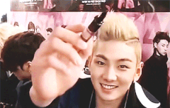 우리 싸인이나 받고 가자