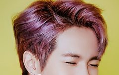 우리 동네에 버스정거장에 김동한 광고판 있더라