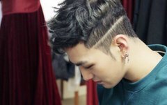 피아노치는 남자