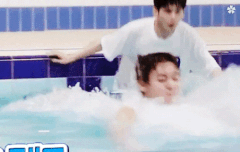 쇼콘때 수건 옆으로 던지는 짤 있는사람?