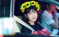 더 많이 웃었으면 좋겠다