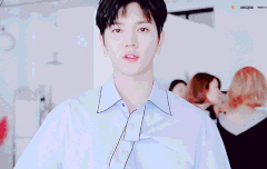 새삼 윙크장인같은데