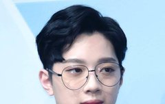 너넨 라이관린한테 왜 빠졌어??