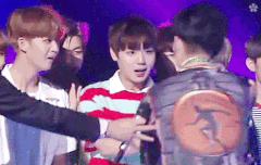 지후니 손사래 넘나 커여워....