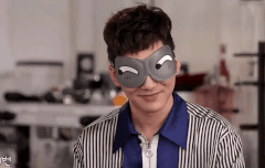 아론의 얼굴막쓰는 모음