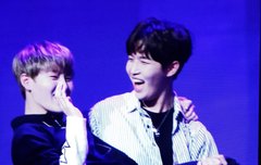 안겨있는건 내가아닌데