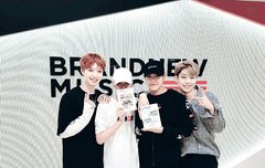 너튜브 조회수 100만