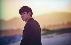 아론 8900일 축하해