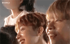 이게무슨 일 ㅠㅠ 나 방금 팬미 예매함 ㅠㅠ