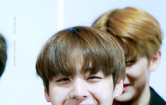 진짜 사랑스럽게 웃네