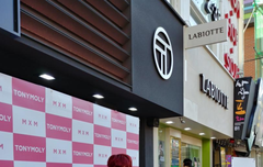 와 빨간머리했네