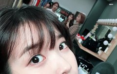 아이유 배경좀 주라!!!!