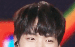 종현이 웃는 것 봐