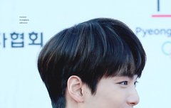 옆모습 또 들고왔지