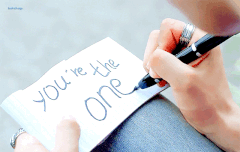 임영민 손봇이있네.