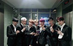 애들아 1위했어