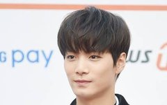 리더와 암쏠의 닮은꼴