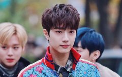 얼굴밖에 안보인다