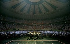 근데 이번연말 3일동안 콘서트하는거