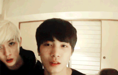 이 움짤 미자종현인데 존잘이야