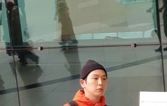 자다가 일어나서 표정이 그른가?