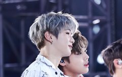 다른 멤버들과 있을때