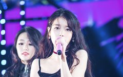 아이유 점점 아우라가 생기는것같다