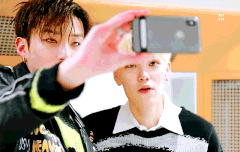 준홍이 웃는거 존잘이야