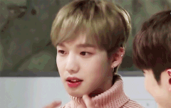 웃을때 온몸이 들썩거려